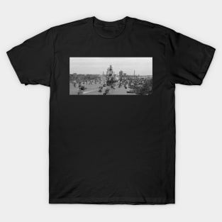 Panoramic pirate invasion T-Shirt